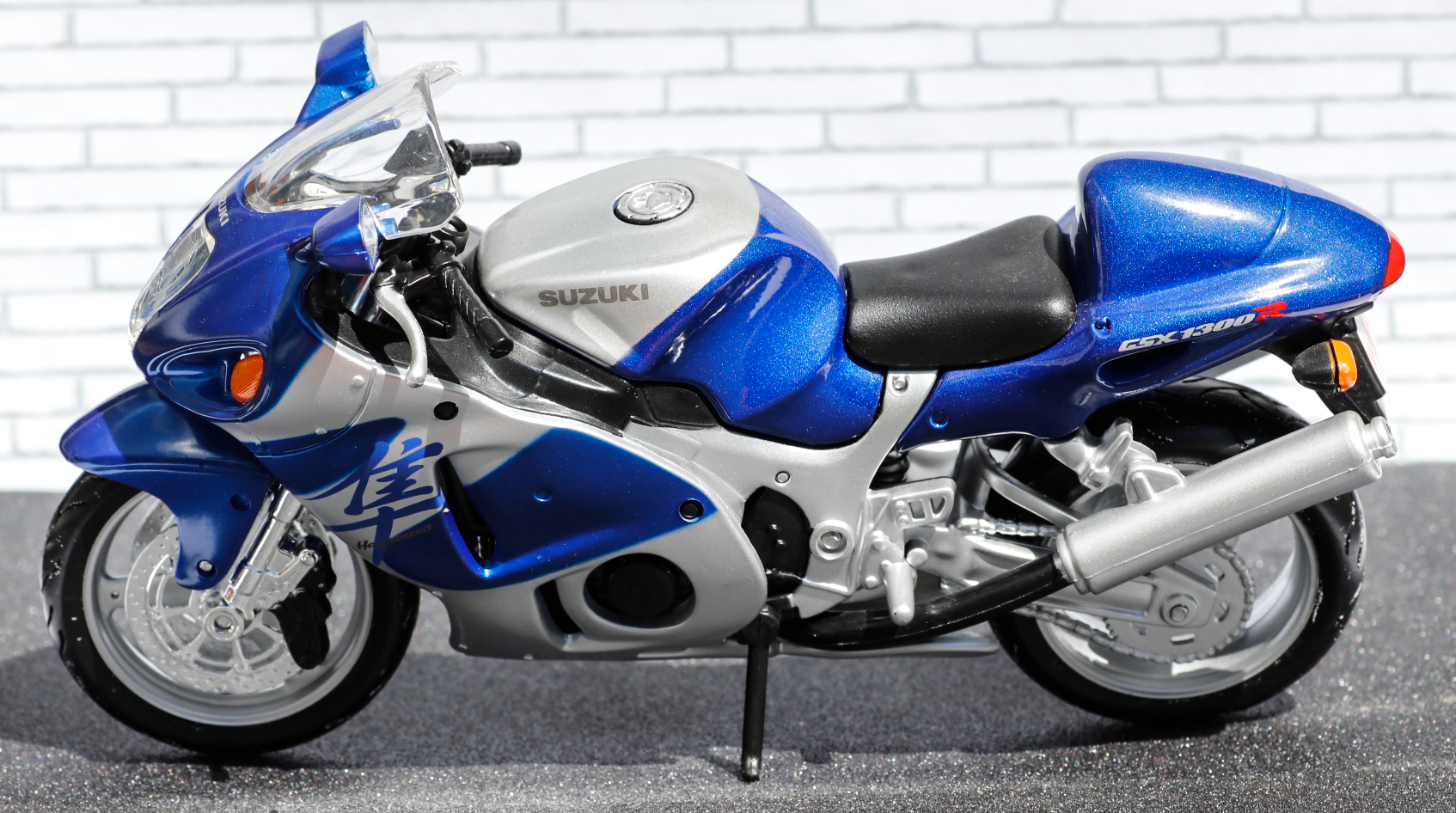 Maisto 1-12 Suzuki GSX1300R Hayabusa